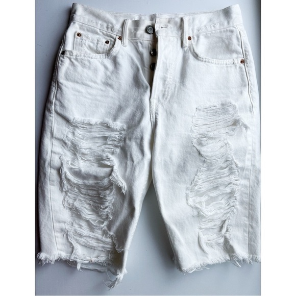 GRLFRND • White Destructed Beverly Bermuda Shorts - Picture 4 of 11